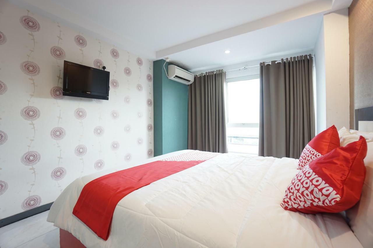 Oyo 1318 Hotel Prince Boulevard Manado Exterior photo