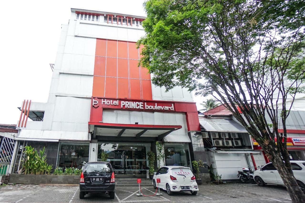 Oyo 1318 Hotel Prince Boulevard Manado Exterior photo